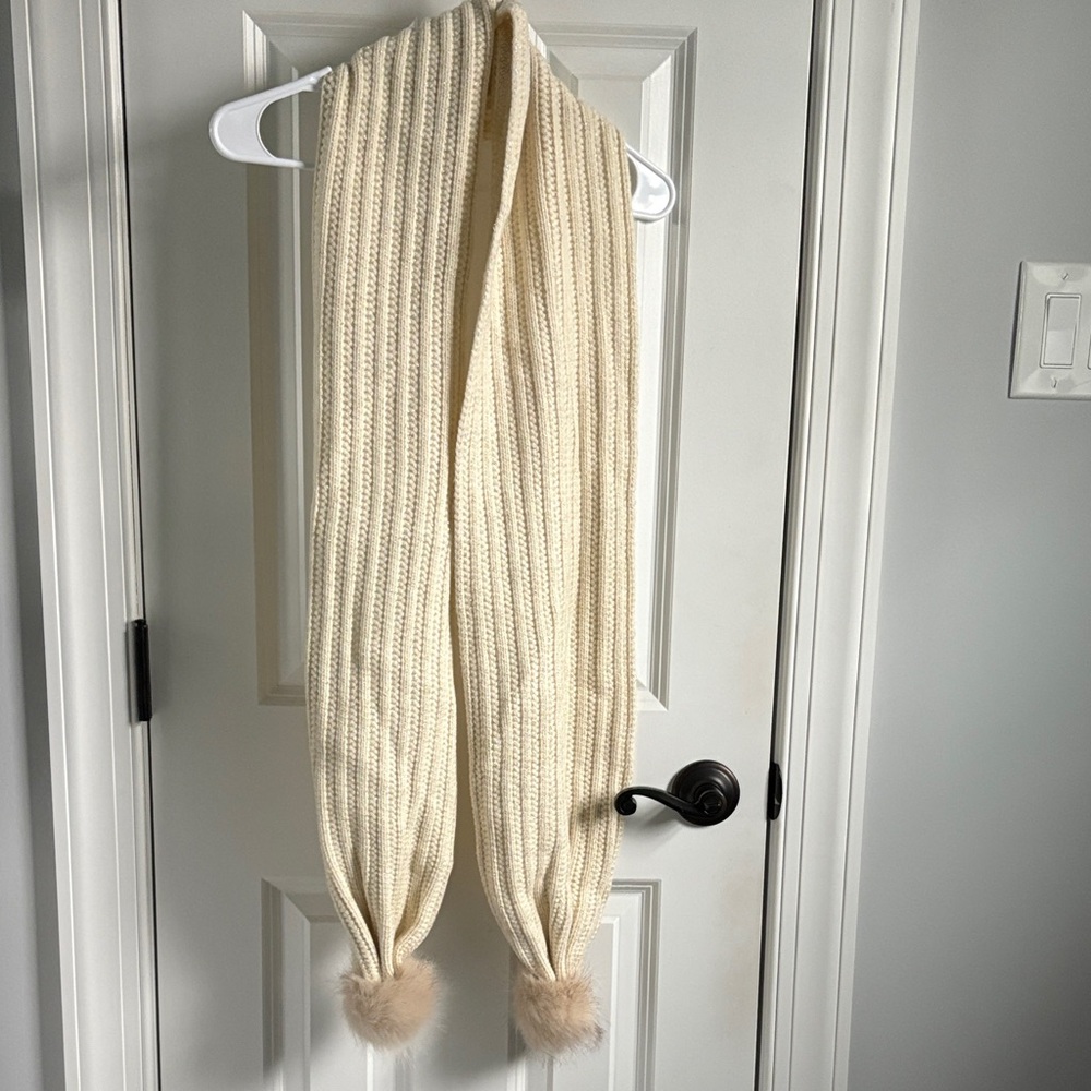 NWOT Vineyard Vines Cream Gold Metallic Fur Pom Pom Wool Cashmere aScarf
